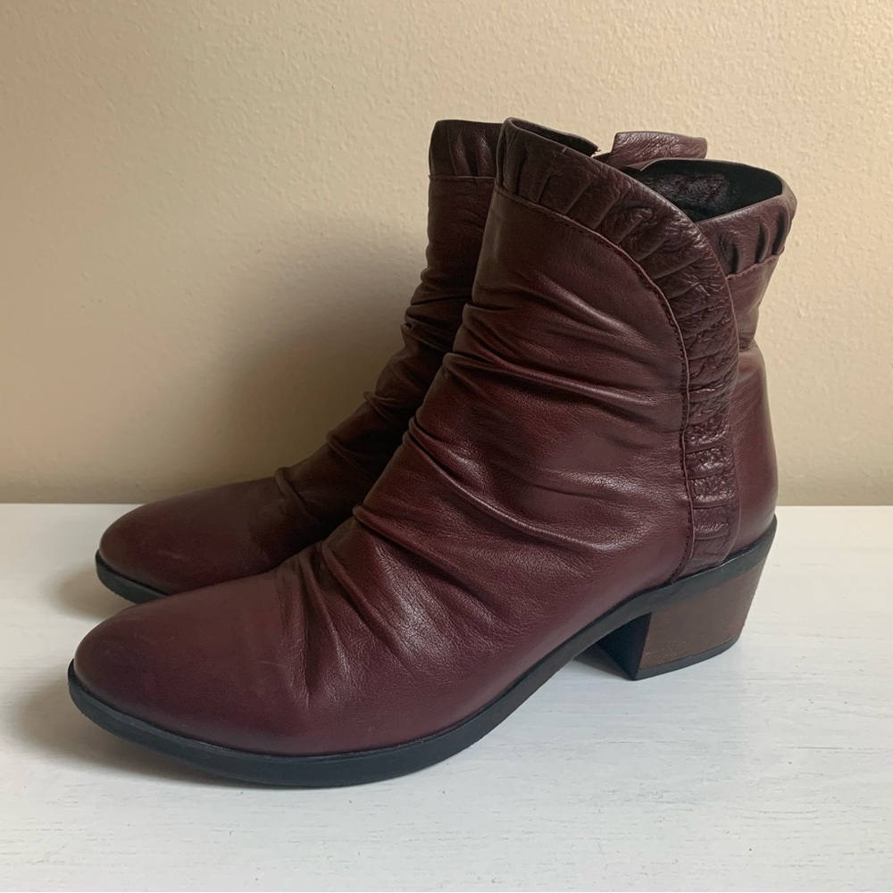 Bueno Connie Merlot Leather Ankle Boots Ruffle Detail Block Heel Sz 38 - Picture 3 of 14